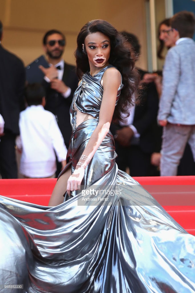 Thảm đỏ Cannes 2018: Vẫn là chiêu trò và hở bạo trong ngày 8 Thảm đỏ Cannes 2018: Vẫn là chiêu trò và hở bạo trong ngày 8